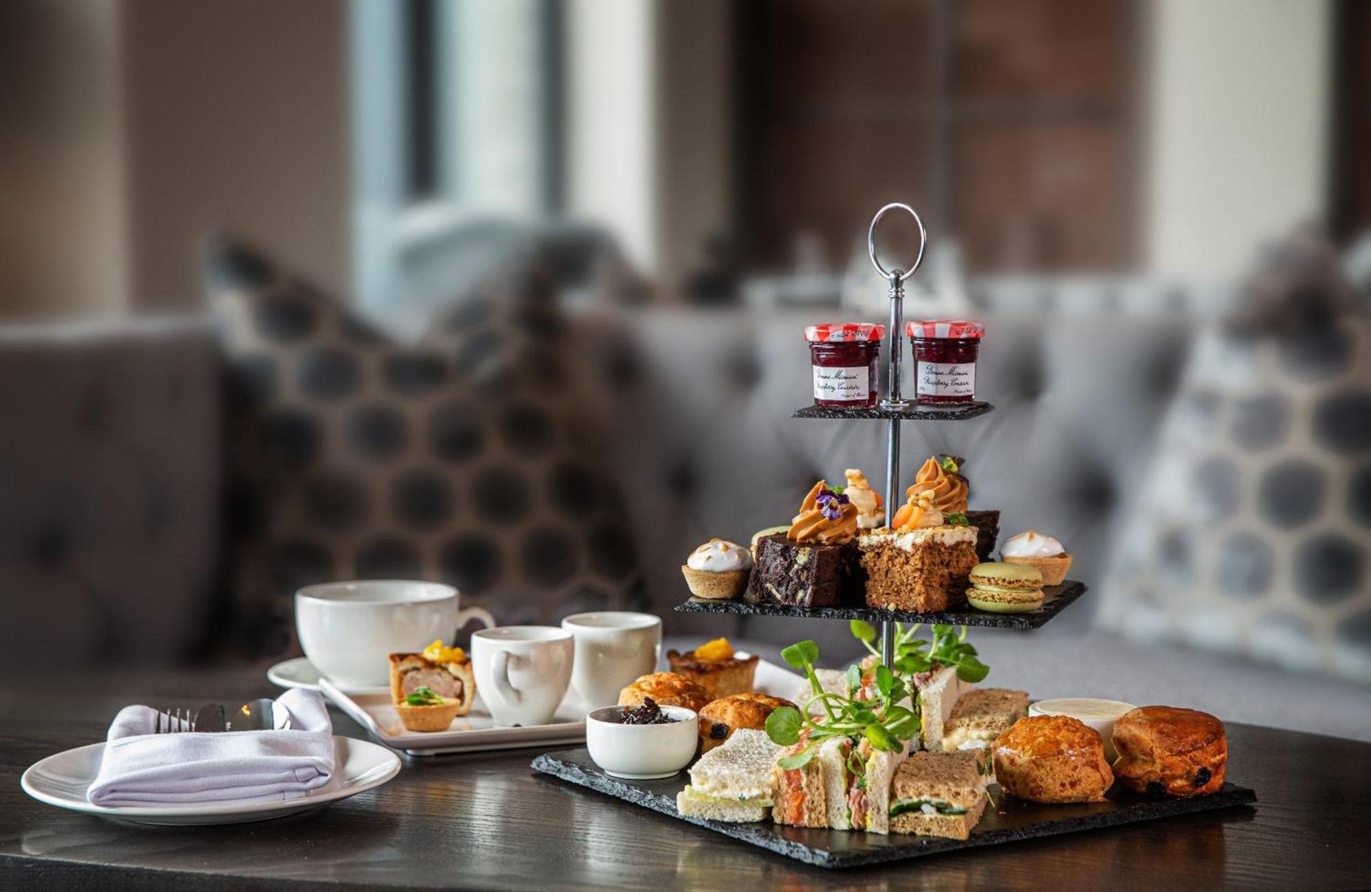 Boulevard Hotel Blackpool Eksteriør billede Afternoon tea at the InterContinental London The O2