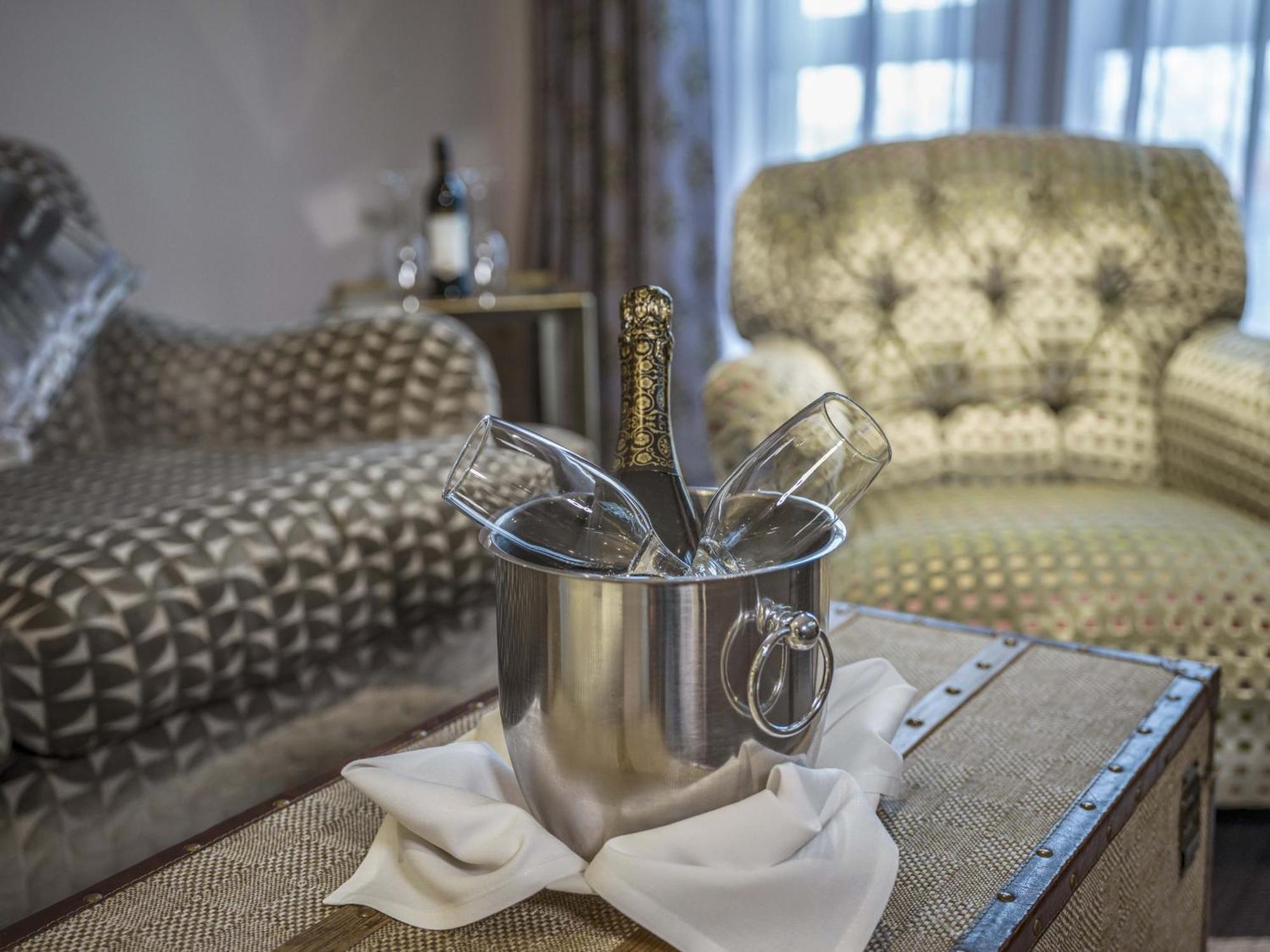 Boulevard Hotel Blackpool Eksteriør billede Champagne bucket