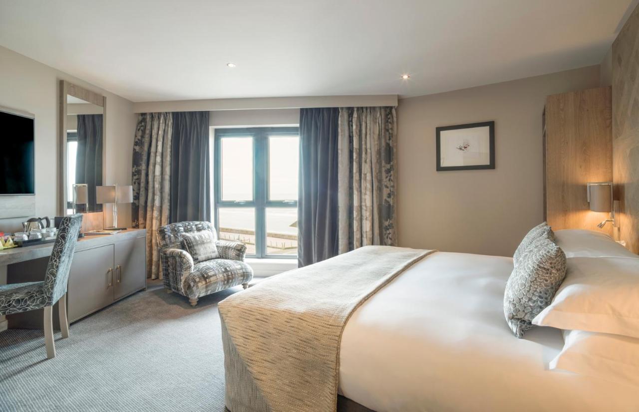 Boulevard Hotel Blackpool Eksteriør billede A bedroom at The River Lee Hotel